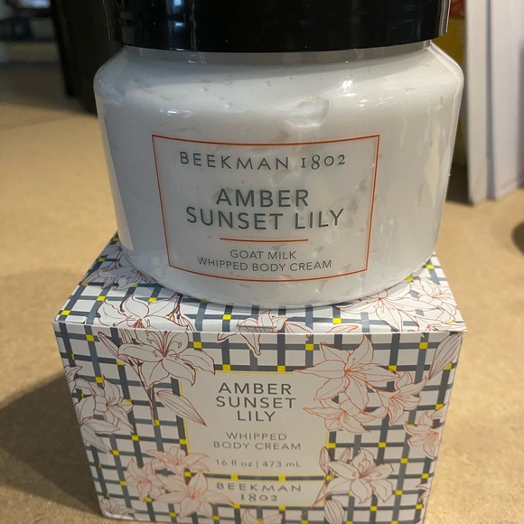 Beekman 1802 16oz. Amber Sunset Lily Whipped Body Cream NIB - Picture 2 of 3